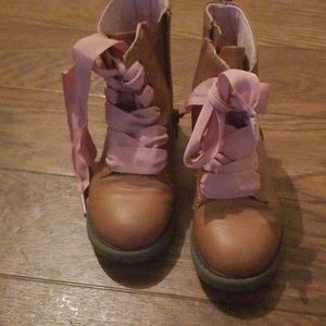 Boots kids sz 9